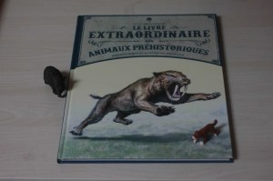 livre le livre extraordinaire des animaux préhistoriques éditions little urban